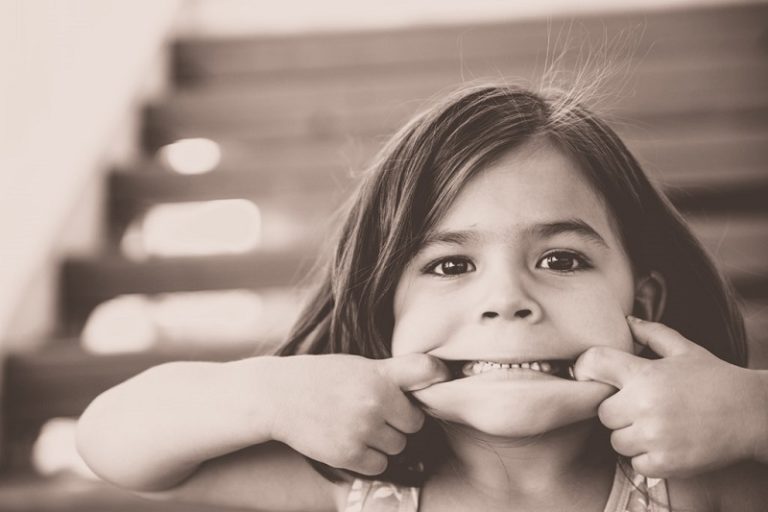 【画像】こういう歯をイーってしながら笑う女の子wwww BAKUWARO 暇つぶし速報ニュースまとめ