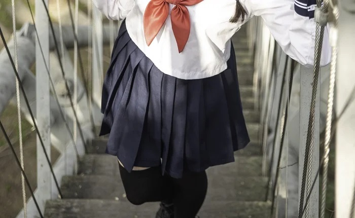 【画像】 JKさん、階段で転んでパンツ丸見えになってしまうｗｗｗｗｗｗ