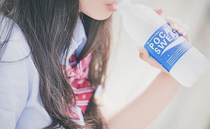 【画像】 おパンツ丸見えミニスカJKが熱中症で倒れ搬送されるｗｗｗｗｗｗｗｗｗｗｗｗｗｗｗ