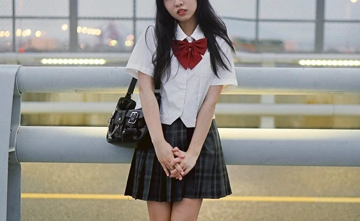 【画像】 最近のJKのスカートが短すぎてパ○ティ見えてしまうｗｗｗｗｗｗｗｗｗｗｗｗ